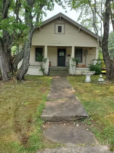 106 Pine St, Morganton, NC 28655