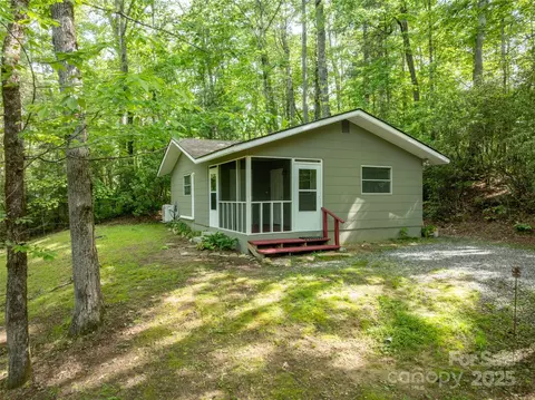 413 Rainbow Lake Dr, Brevard, NC 28712