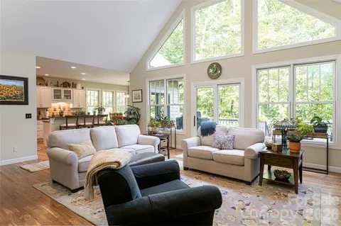 55 Highland Dr, Black Mountain, NC 28711