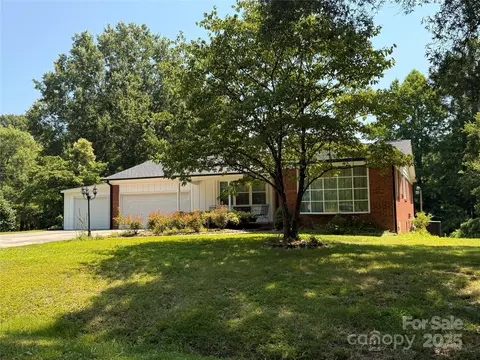 2405 Forrestbrook Dr, Kannapolis, NC 28083