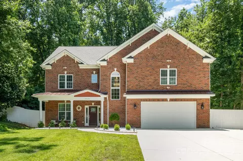 8418 Knollwood Cir, Charlotte, NC 28213