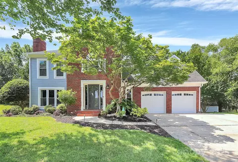 1011 Bydeford Ct, Matthews, NC 28105