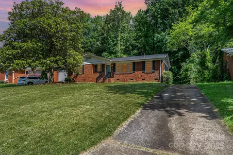 3939 Sheffield Dr, Charlotte, NC 28205