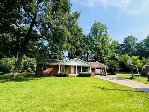 316 Meadowood Cir, Kannapolis, NC 28081