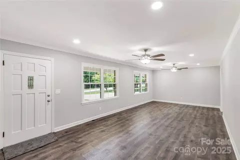 Living - 279 Bailey Rd, Lancaster, SC 29720 photo 4 of 8