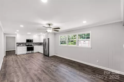 Living - 279 Bailey Rd, Lancaster, SC 29720 photo 5 of 8