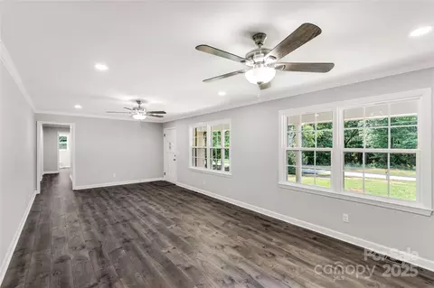 Living - 279 Bailey Rd, Lancaster, SC 29720 photo 2 of 8