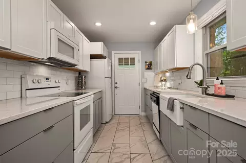 Kitchen - 44 Jervey 3a Rd #3A, Tryon, NC 28782 photo 1 of 3