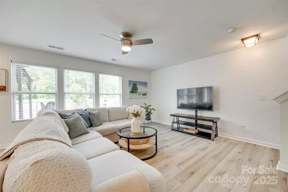 Living - 5228 Tomsie Efird Ln, Charlotte, NC 28269 photo 1 of 2