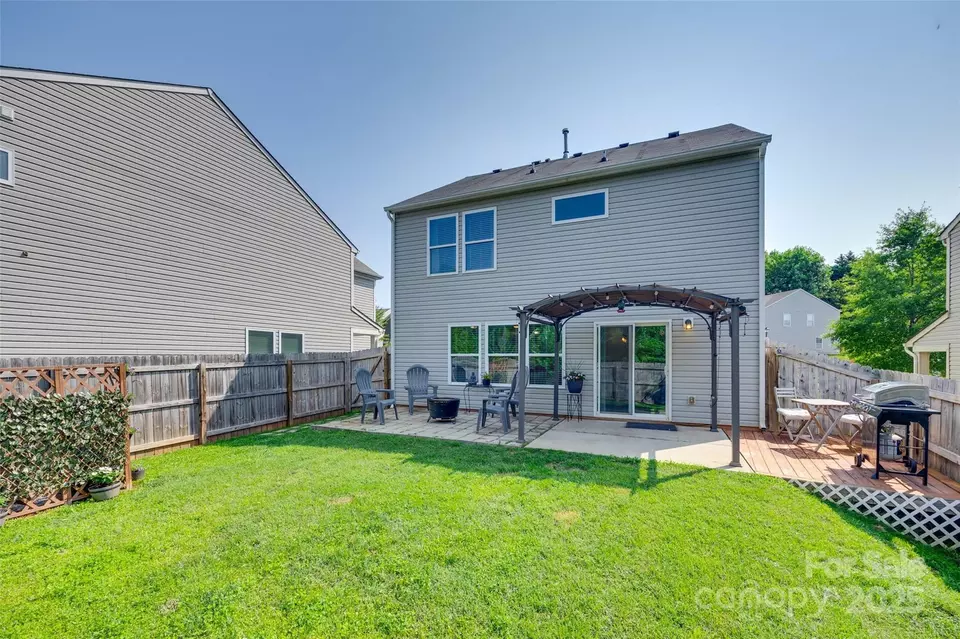 Exterior - 5228 Tomsie Efird Ln, Charlotte, NC 28269 photo 2 of 3