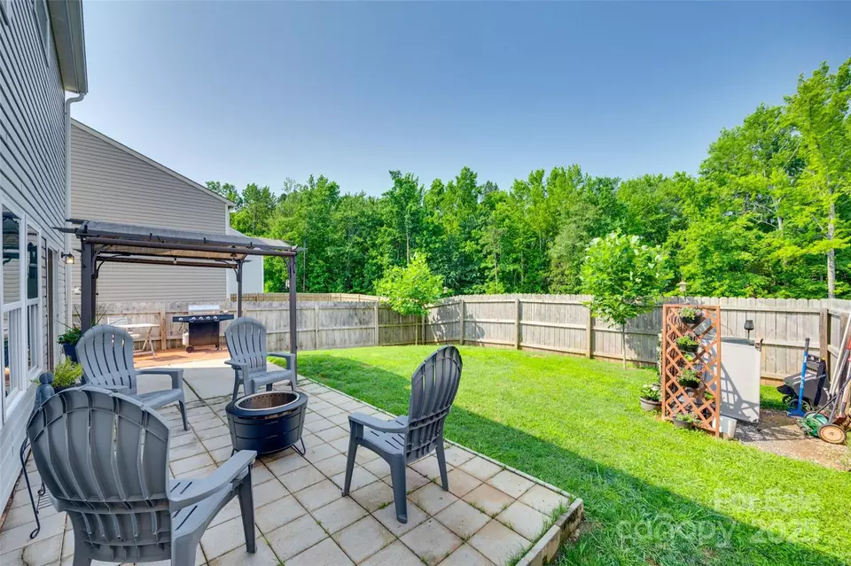 Exterior - 5228 Tomsie Efird Ln, Charlotte, NC 28269 photo 3 of 3