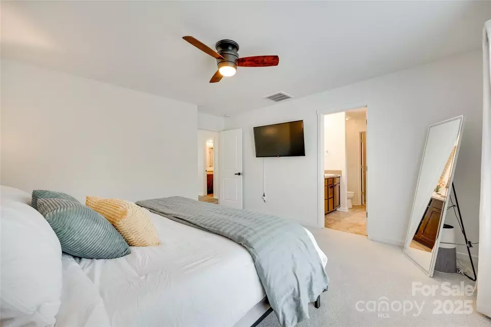 Bedroom - 5228 Tomsie Efird Ln, Charlotte, NC 28269 photo 2 of 5