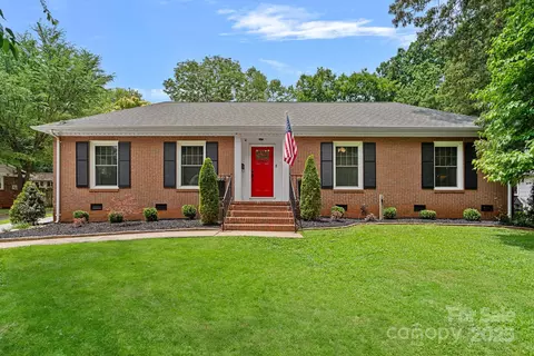 6946 Woodstock Dr, Charlotte, NC 28210