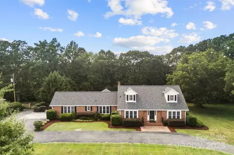 901 N Kingsburry Rd, Clover, SC 29710