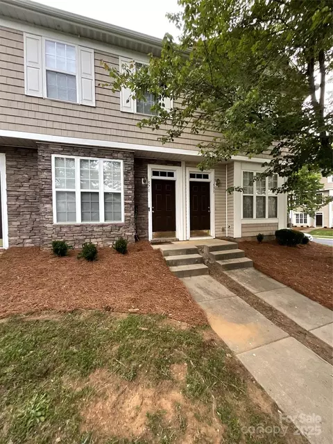 571 Goldstaff Ln, Charlotte, NC 28273