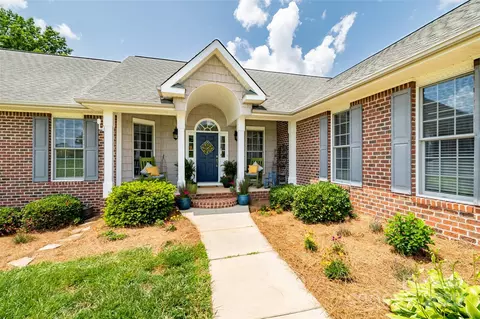 133 Upland Dr, Statesville, NC 28625