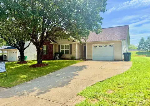 6902 Vernon Wood Ln, Charlotte, NC 28262