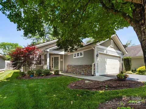 20 E Fairway View Ct, Etowah, NC 28729