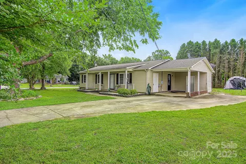 1116 Crestview Dr, Salisbury, NC 28146