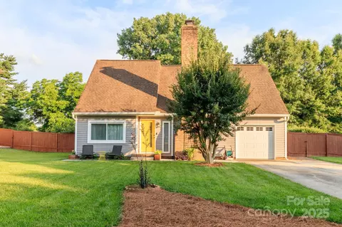 10209 Green Tee Ln, Charlotte, NC 28277