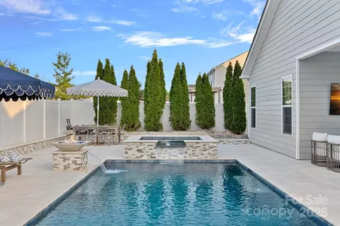 12615 Es Draper Dr, Huntersville, NC 28078