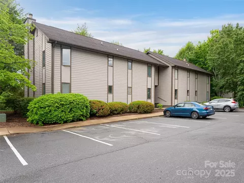 201 Racquet Club 21 Rd #21, Asheville, NC 28803
