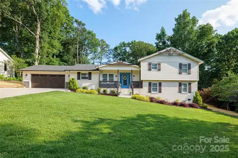 932 Shady Bluff Dr, Charlotte, NC 28211