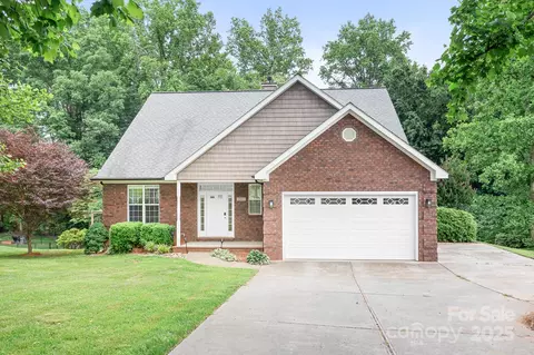 2695 Queens Dr, Lincolnton, NC 28092