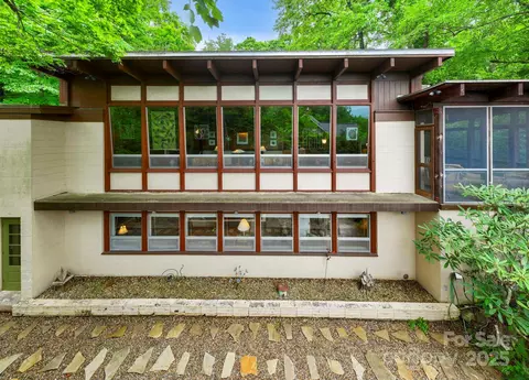 21 Rhododendron Rd, Black Mountain, NC 28711
