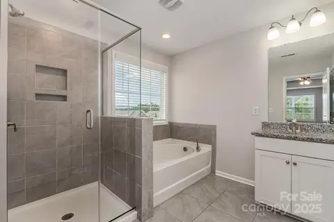Bath - 732 Altamonte Dr, Clover, SC 29710 photo 4 of 5