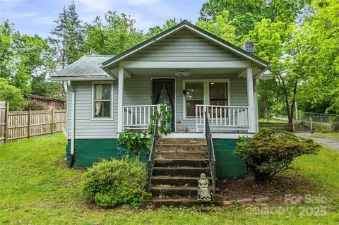 220 W College St, Black Mountain, NC 28711