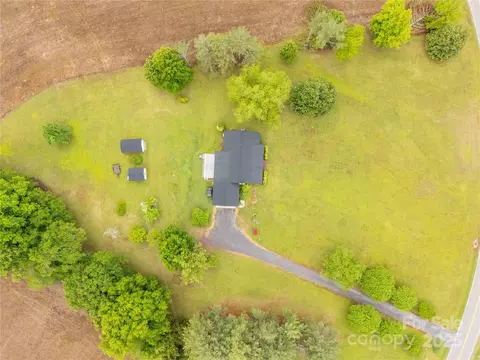 1162 E Doc Garris Rd, Lancaster, SC 29720