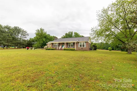 1162 E Doc Garris Rd, Lancaster, SC 29720 photo 2