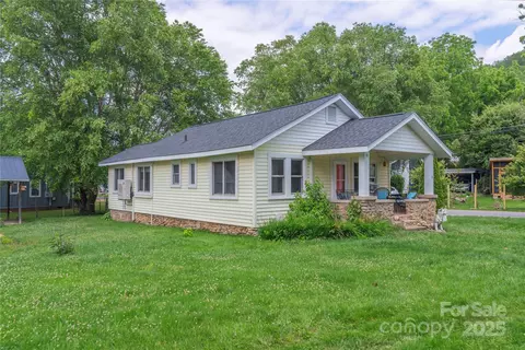 10 Poplar St, Waynesville, NC 28786
