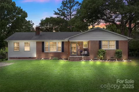 2536 Cambridge Dr, Lancaster, SC 29720