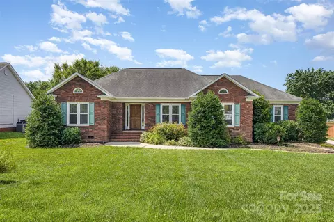 2627 Willis Dr, Harrisburg, NC 28075