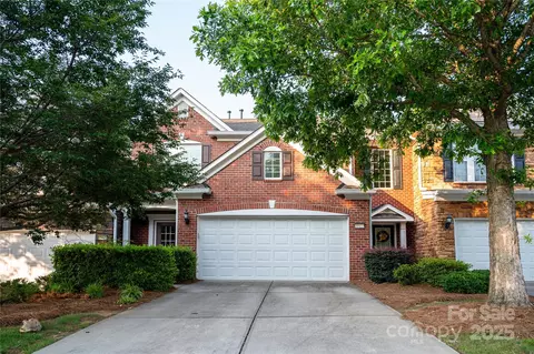 10433 Blairbeth St, Charlotte, NC 28277