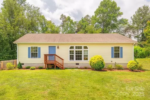 27 Jackson Cove Rd, Leicester, NC 28748