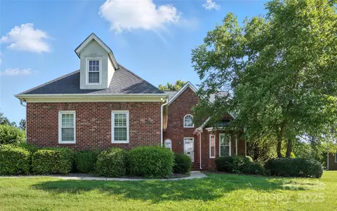 104 Fairwind Ct, Fort Mill, SC 29708