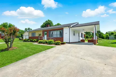 2307 Maywood St, Lenoir, NC 28645