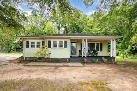 39 Selma Dr, Mooresville, NC 28115