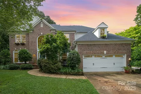 8219 Beardsley Dr, Charlotte, NC 28269