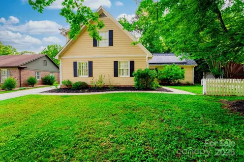 7521 Surreywood Pl, Charlotte, NC 28270