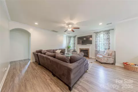 Living - 516 Fair Oaks Dr, Fort Mill, SC 29708 photo 2 of 4