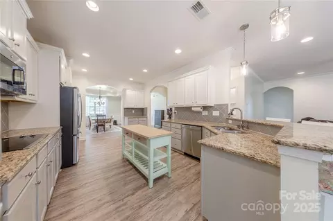 Kitchen - 516 Fair Oaks Dr, Fort Mill, SC 29708 photo 5 of 6
