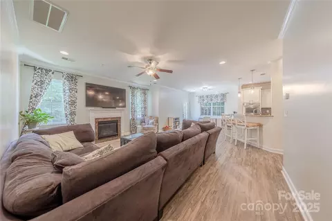 Living - 516 Fair Oaks Dr, Fort Mill, SC 29708 photo 3 of 4