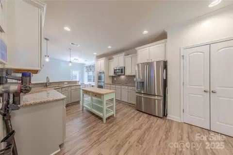 Kitchen - 516 Fair Oaks Dr, Fort Mill, SC 29708 photo 2 of 6