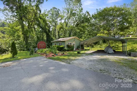 32 Roberts St, Fletcher, NC 28732