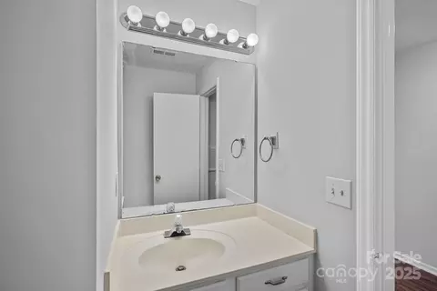 Bath - 18853 Vineyard Point Ln, Cornelius, NC 28031 photo 1 of 2