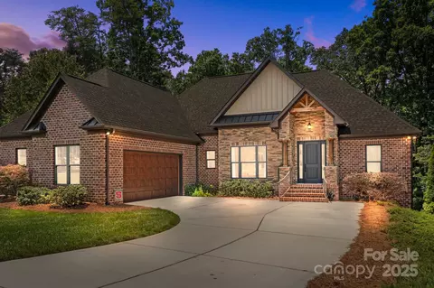 2341 Shiny Leaf Dr, Denver, NC 28037